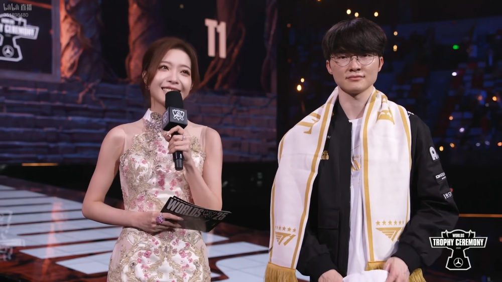 UZI为全球总决赛FMVP颁奖