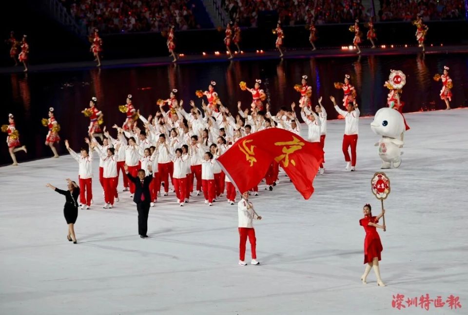 全运会开幕式观众热情欢呼声浪滔天