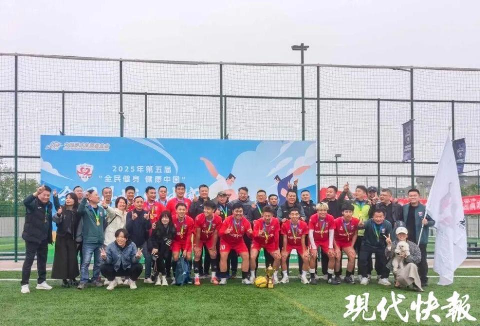 泰州夺冠后路牌都在炫耀