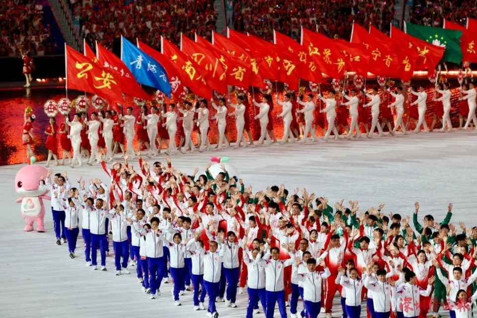 全运会开幕式观众热情欢呼声浪滔天