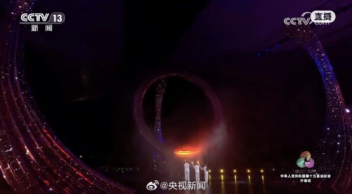 马琳陈若琳郭晶晶等传递火炬