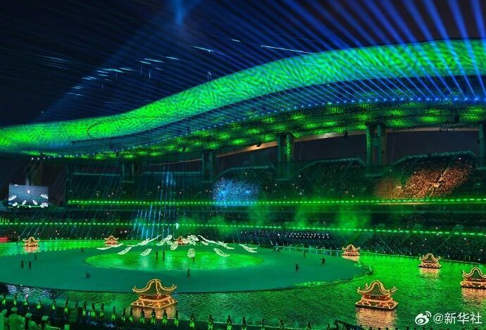 全运会开幕式观众热情欢呼声浪滔天