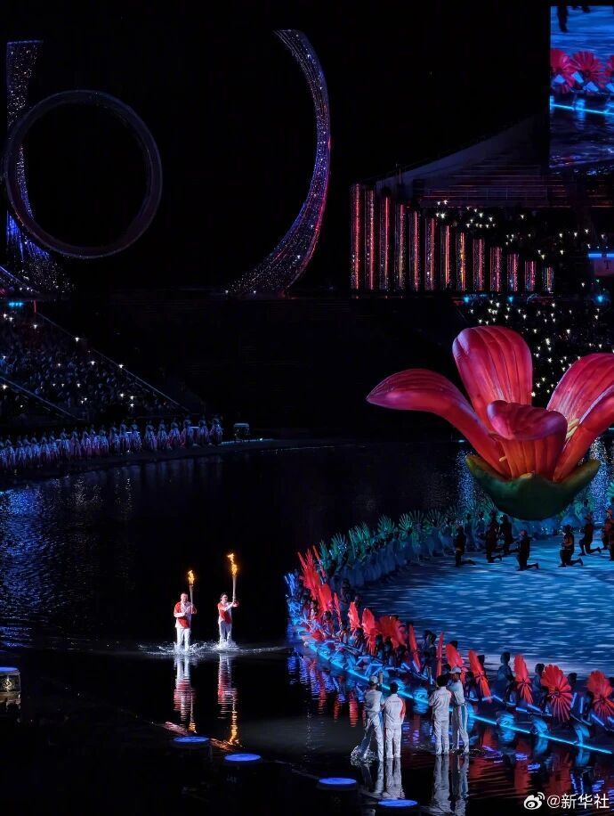 全运会开幕式观众热情欢呼声浪滔天