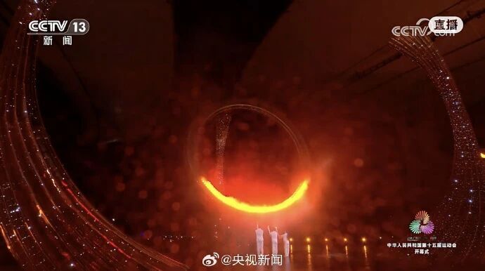 马琳陈若琳郭晶晶等传递火炬