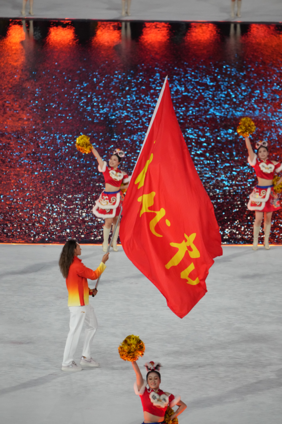 郑钦文担任湖北代表团旗手