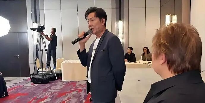 环球小姐集体退赛主办方总监道歉