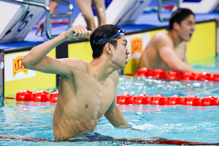 18岁张展硕力压潘展乐孙杨夺冠