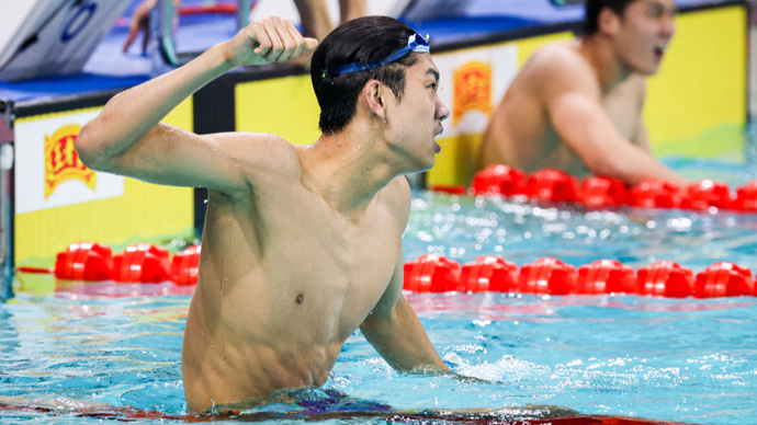 18岁张展硕力压潘展乐孙杨夺冠