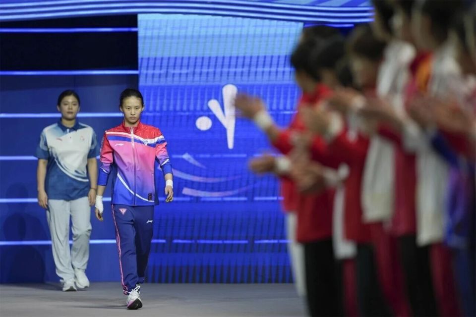 全红婵看台为陈芋汐打Call