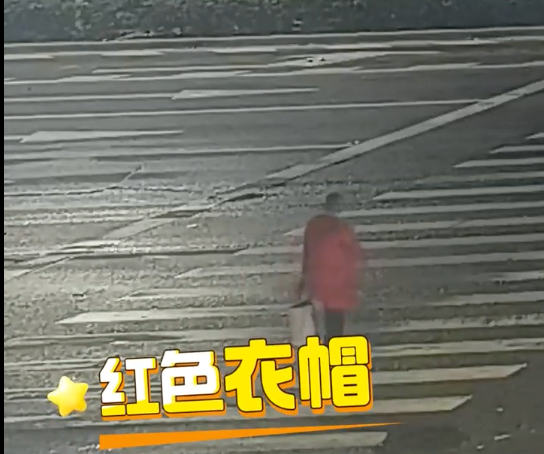 男子戴假发穿红裙扮女顾客盗窃被拘