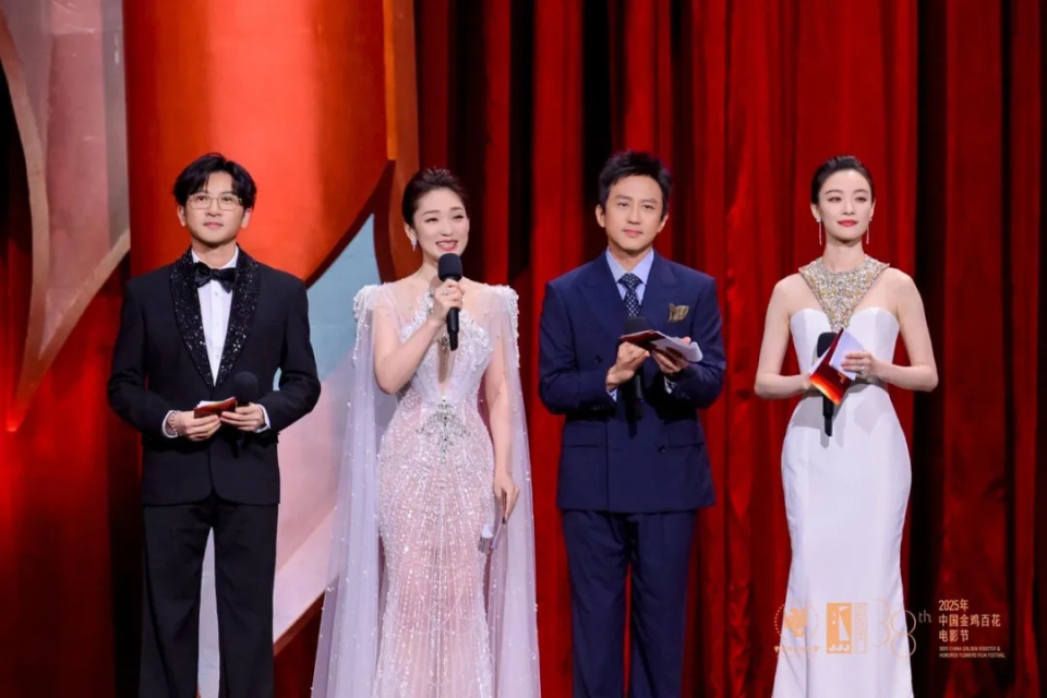 易烊千玺获金鸡奖最佳男主角奖