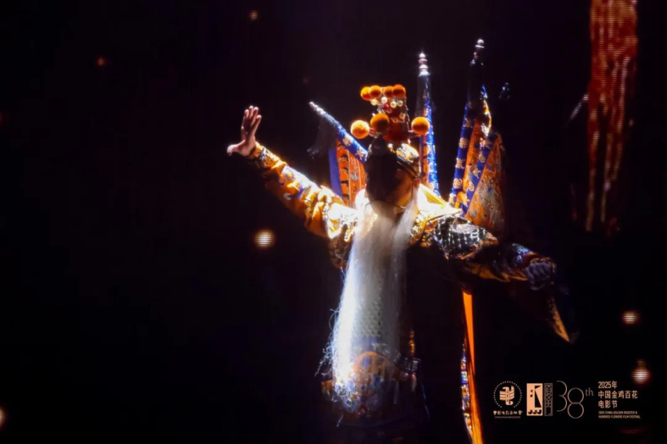 易烊千玺获金鸡奖最佳男主角奖