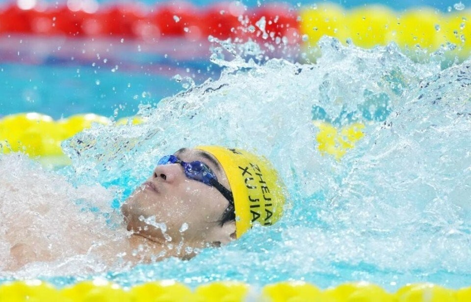 徐嘉余打破全国纪录