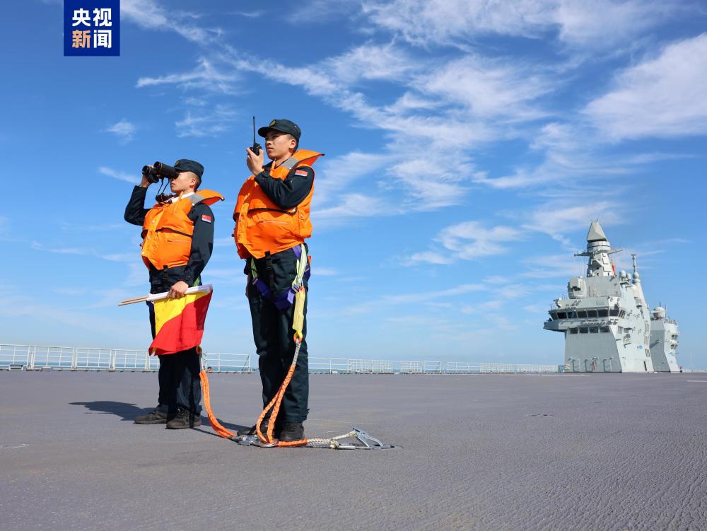 四川舰顺利完成首次航行试验