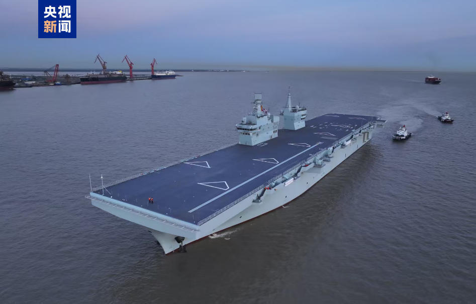 四川舰顺利完成首次航行试验