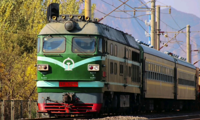 绿皮火车上的烟灰缸该撤了