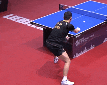 乒乓球比赛运动员为什么要摸球台