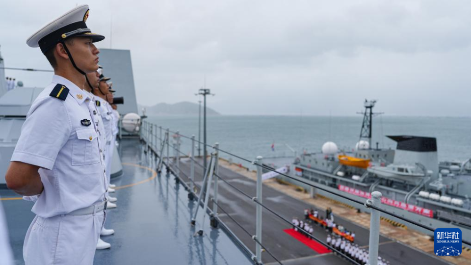 中国海军989编队前往马来西亚