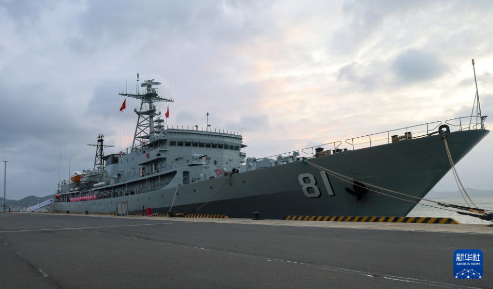 中国海军989编队前往马来西亚