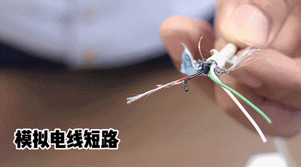 充完电不拔充电器是在拿命“豪赌”