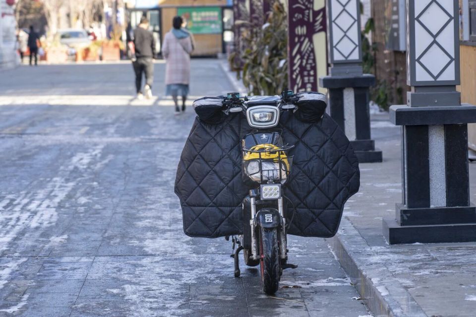 求求你別再用電動車“擋風被”了