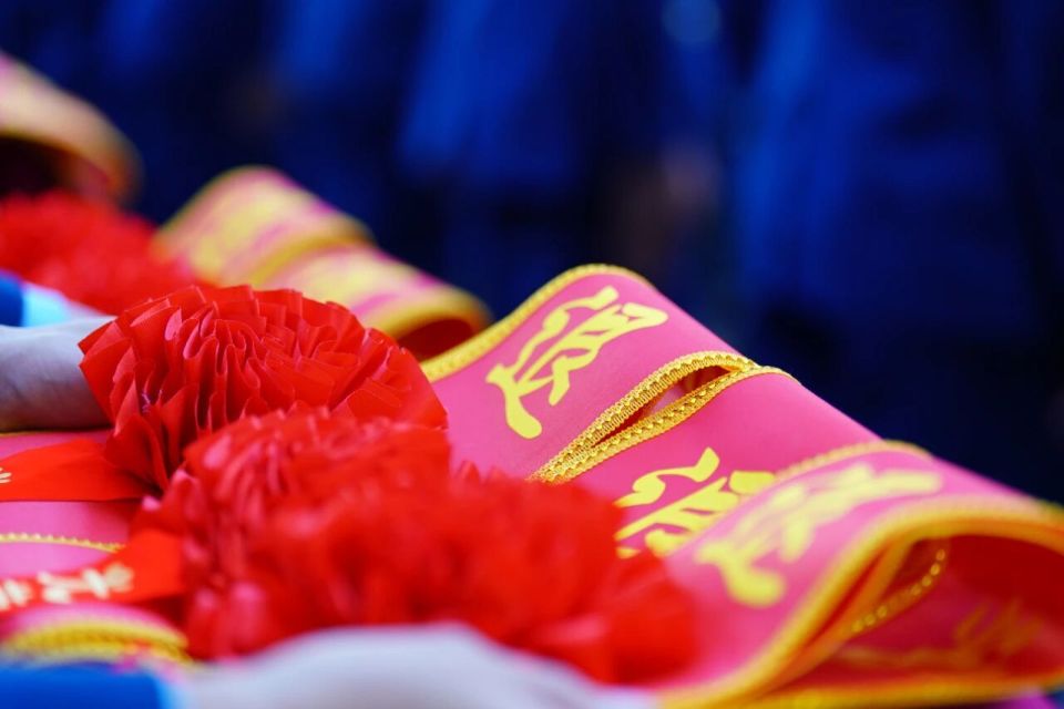 军嫂迎接退役的一级军士长