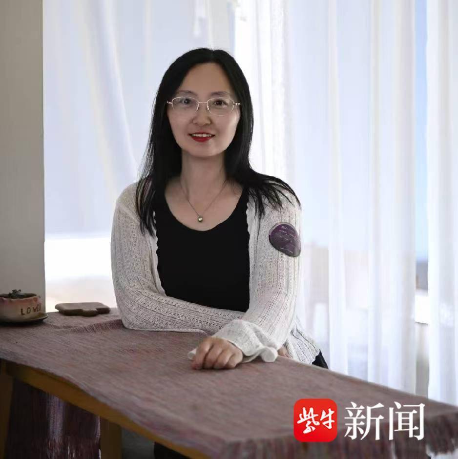 全网寻找的用围巾擦地女乘客找到了