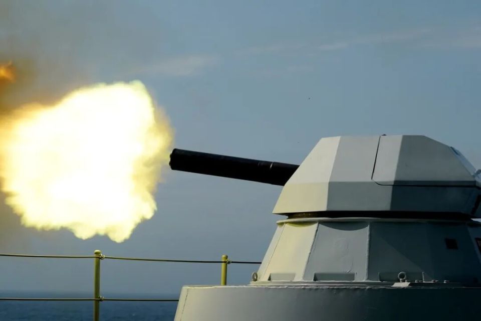 东海舰队发布海上实战化训练组图