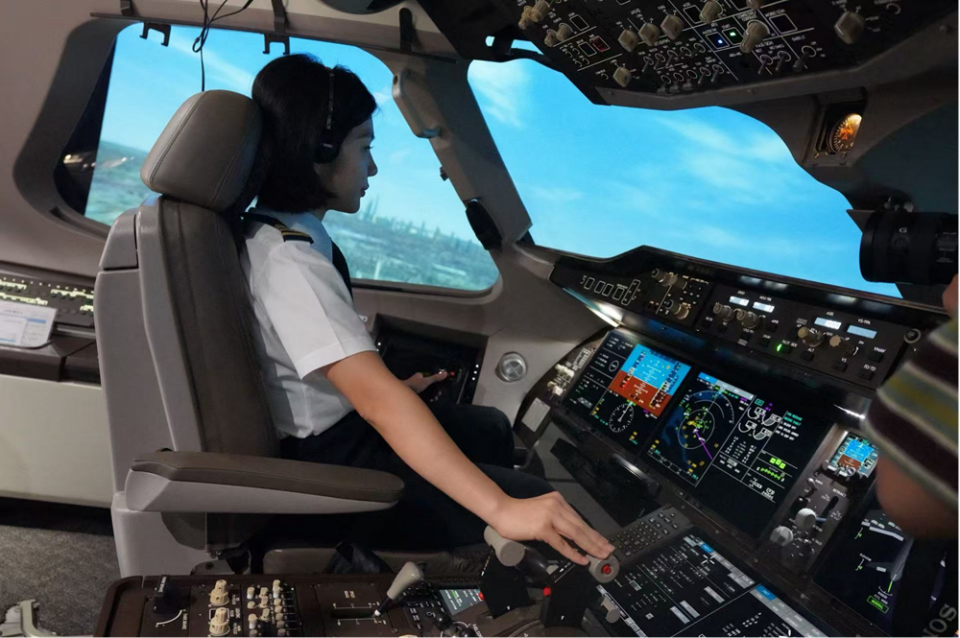 C919首位女机长首航