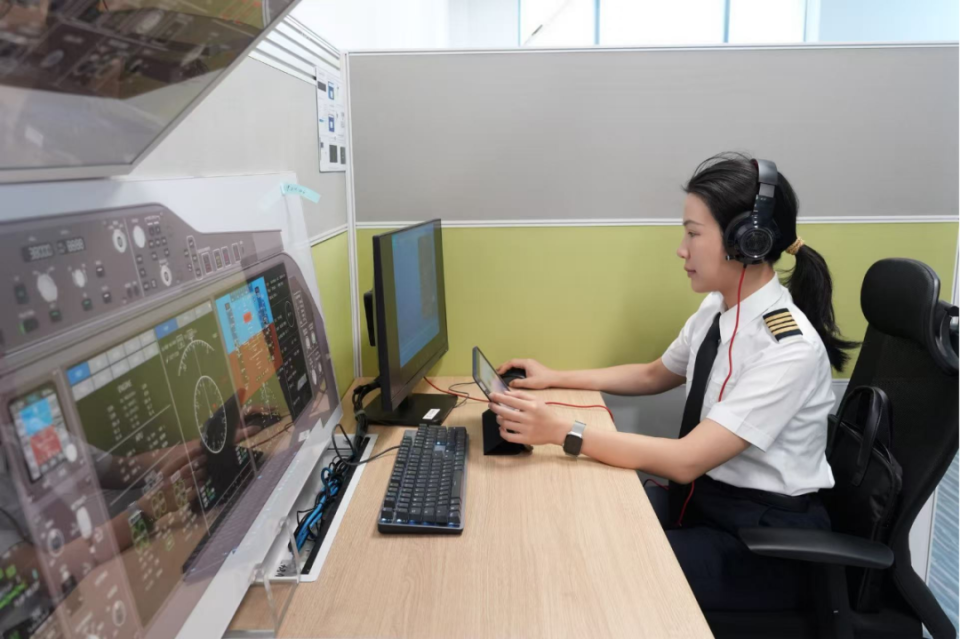 C919首位女机长首航