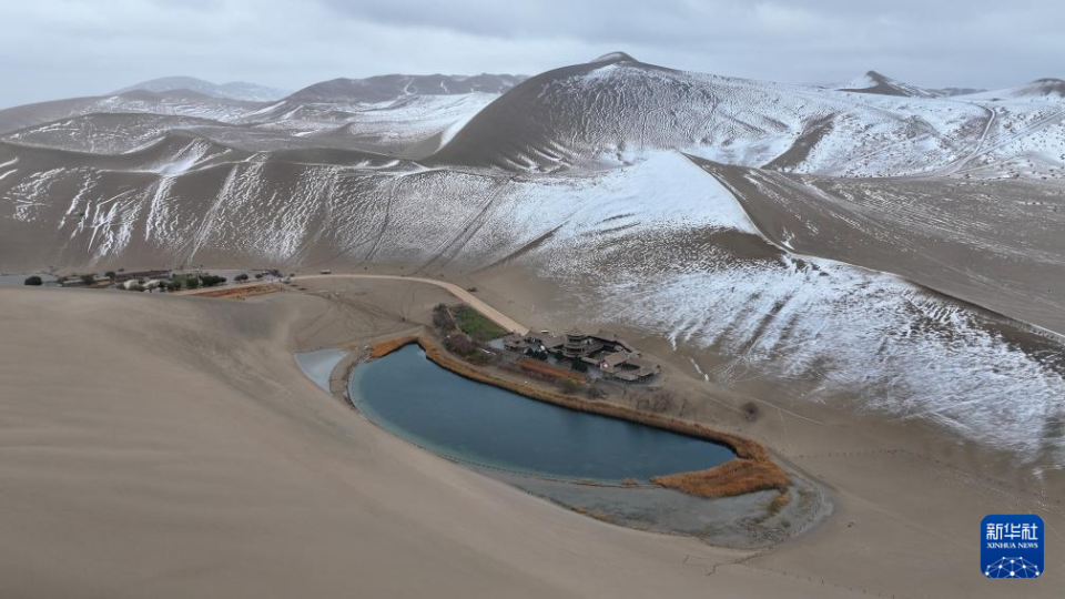 敦煌雪景讓沙漠一秒變水墨