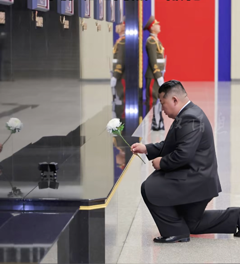 赴俄士兵回朝金正恩拥抱摸脸