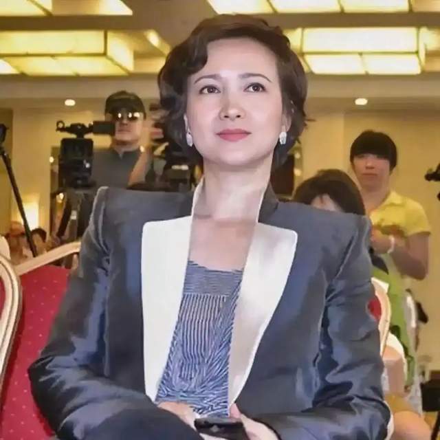何晴离世前用尽力气拉紧儿子手