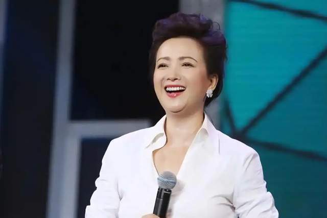 何晴离世前用尽力气拉紧儿子手
