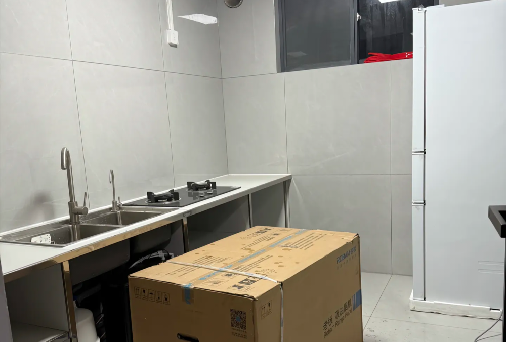 司机离世留年幼儿女千人捐款建新房