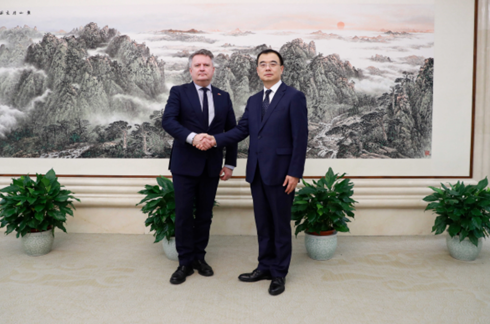 乌克兰高官：恪守一个中国原则