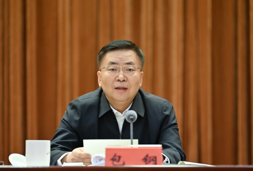 于会文兼任呼和浩特市委书记