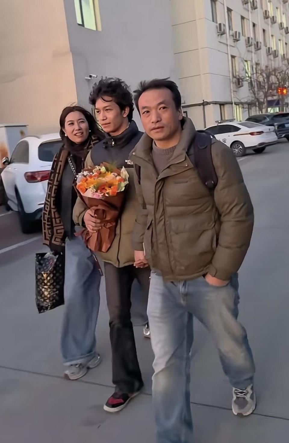 被拐17年的马仔昊认亲成功