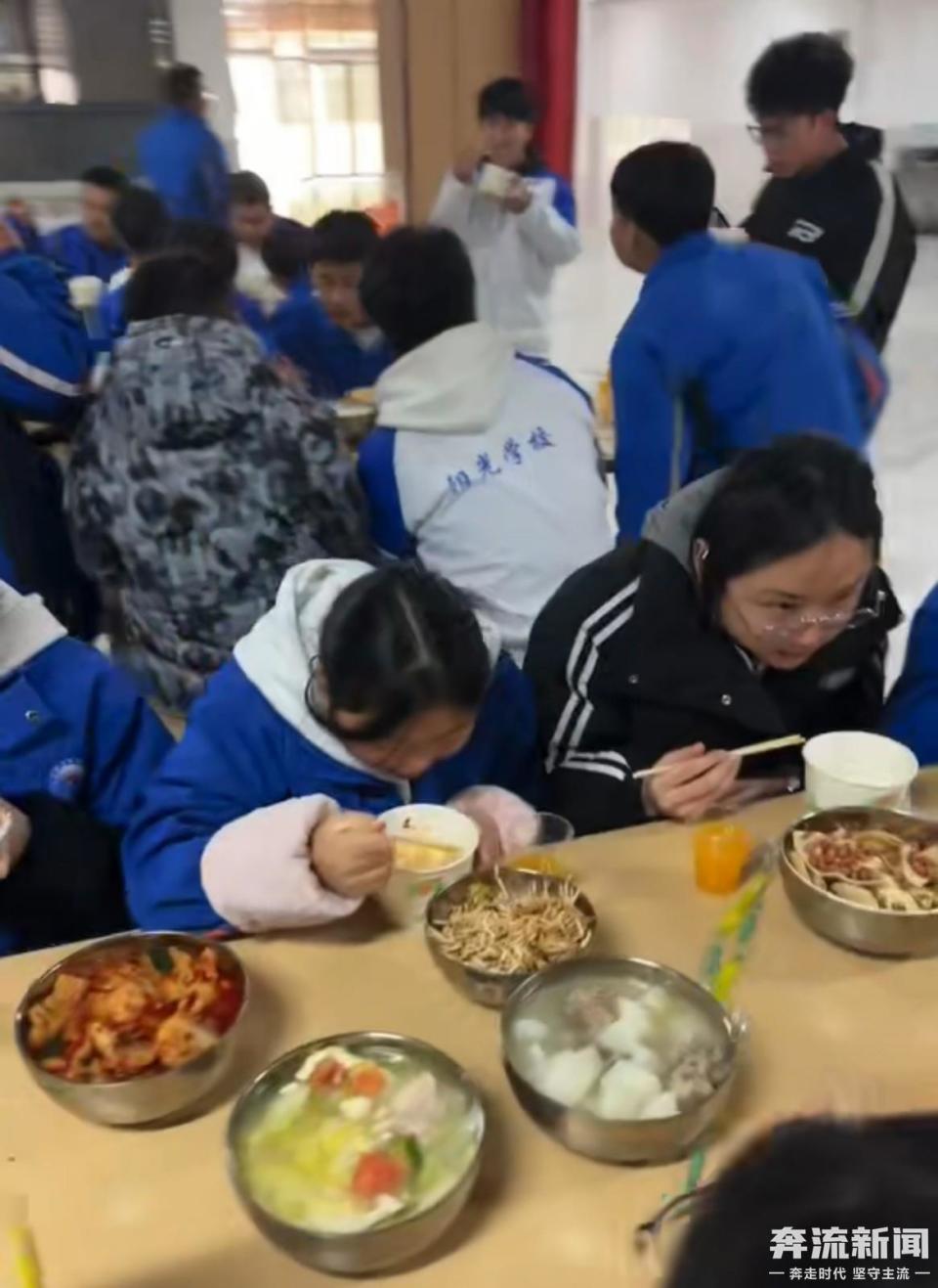 13名校领导凑6千元请学生吃杀猪饭