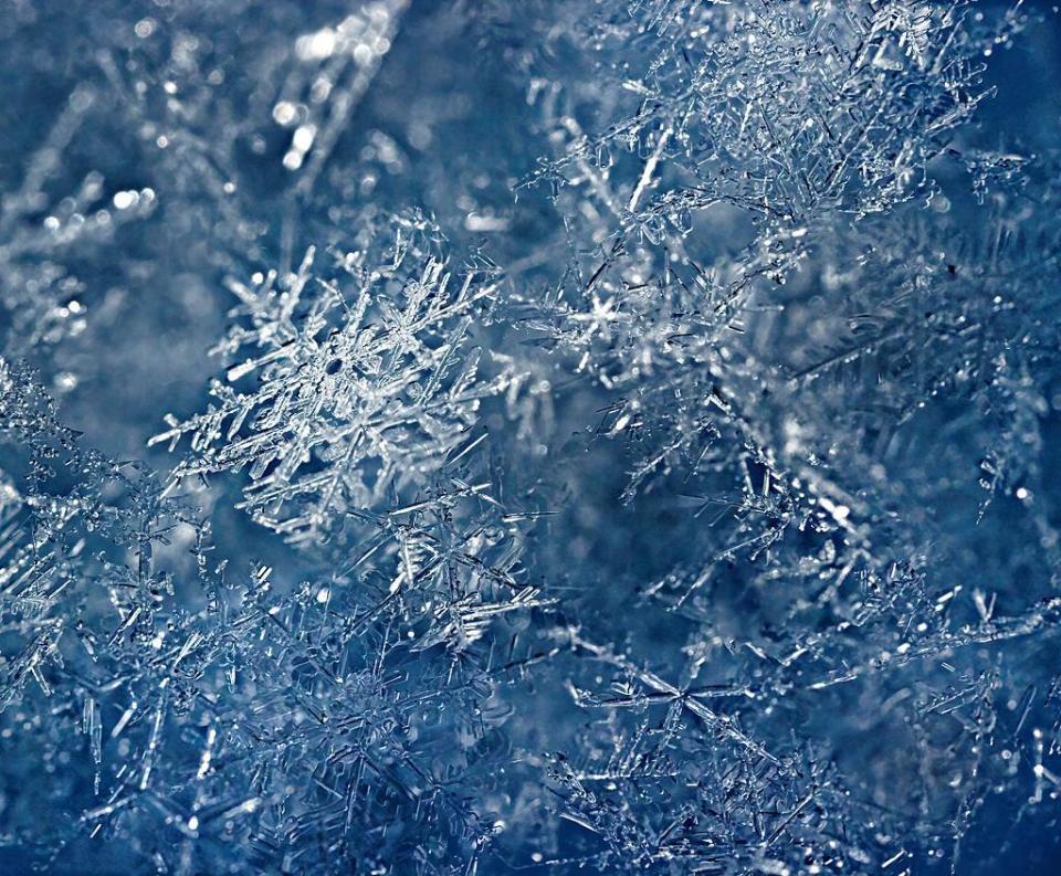 为何没有两片完全相同的雪花