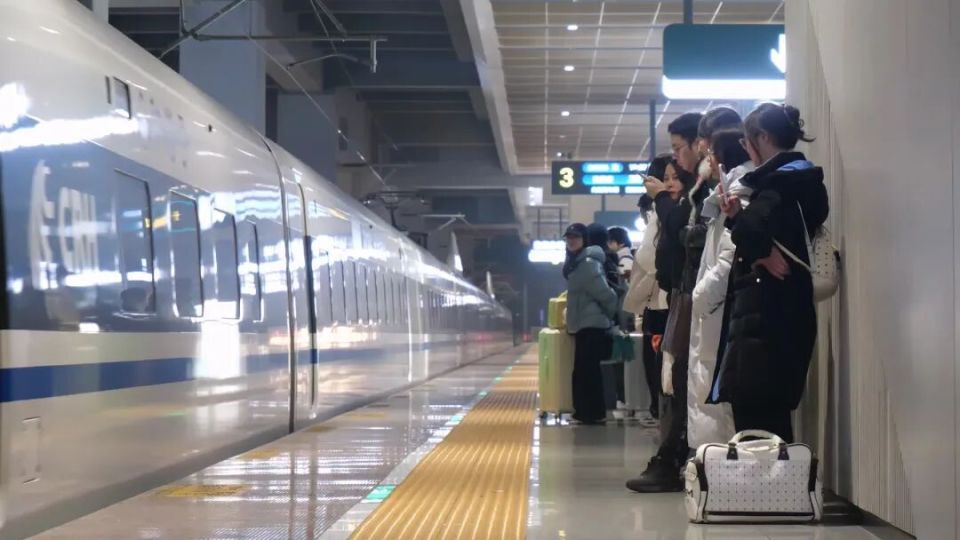 “一到这座高铁站就想拍照！”