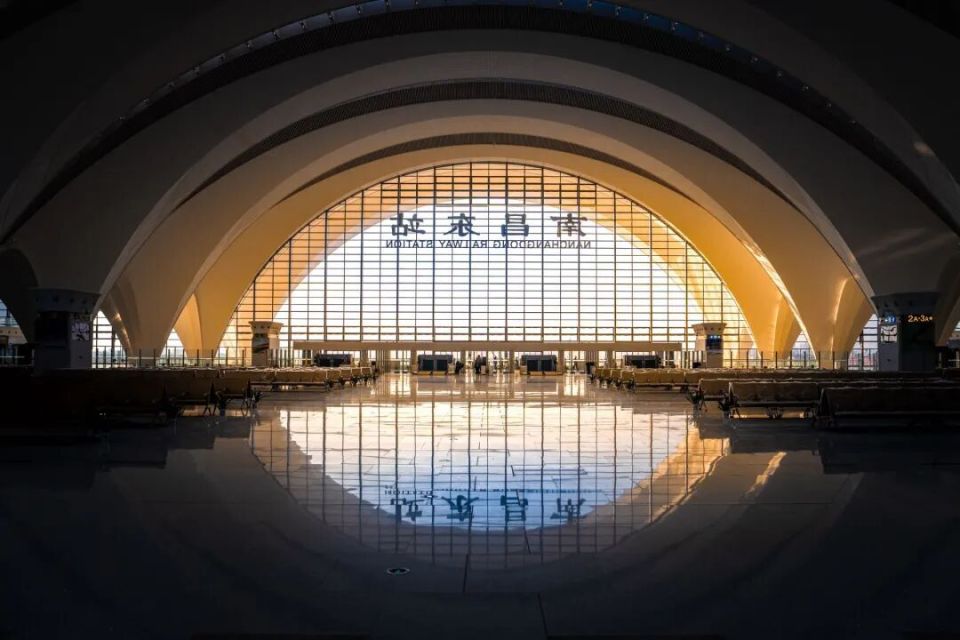 “一到这座高铁站就想拍照！”