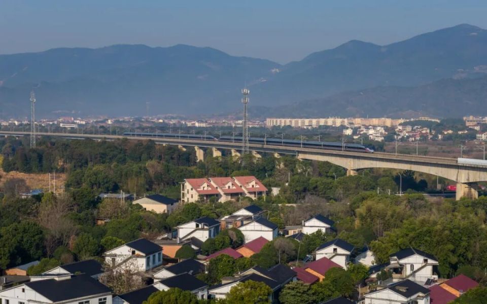 “一到这座高铁站就想拍照！”