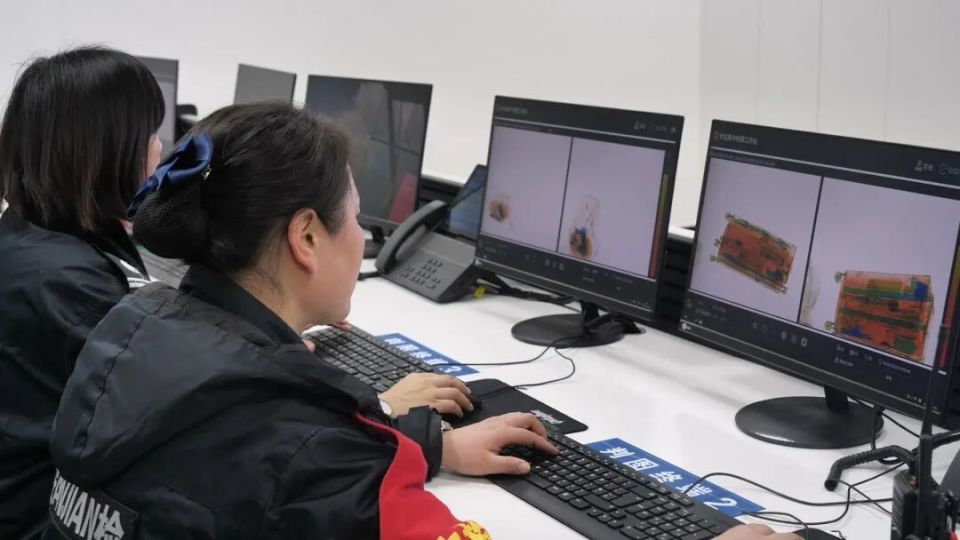 “一到这座高铁站就想拍照！”