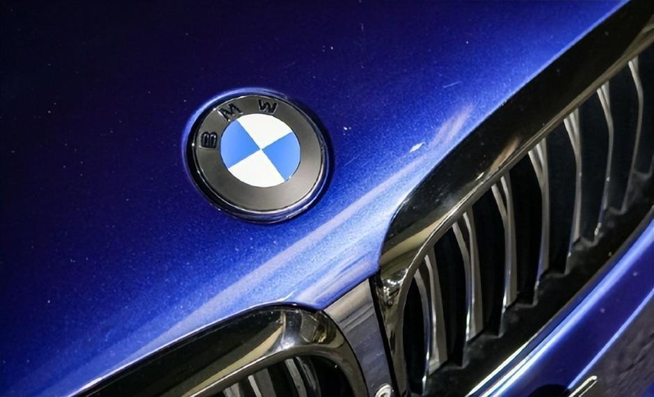 宝马下月起全面启用新Logo