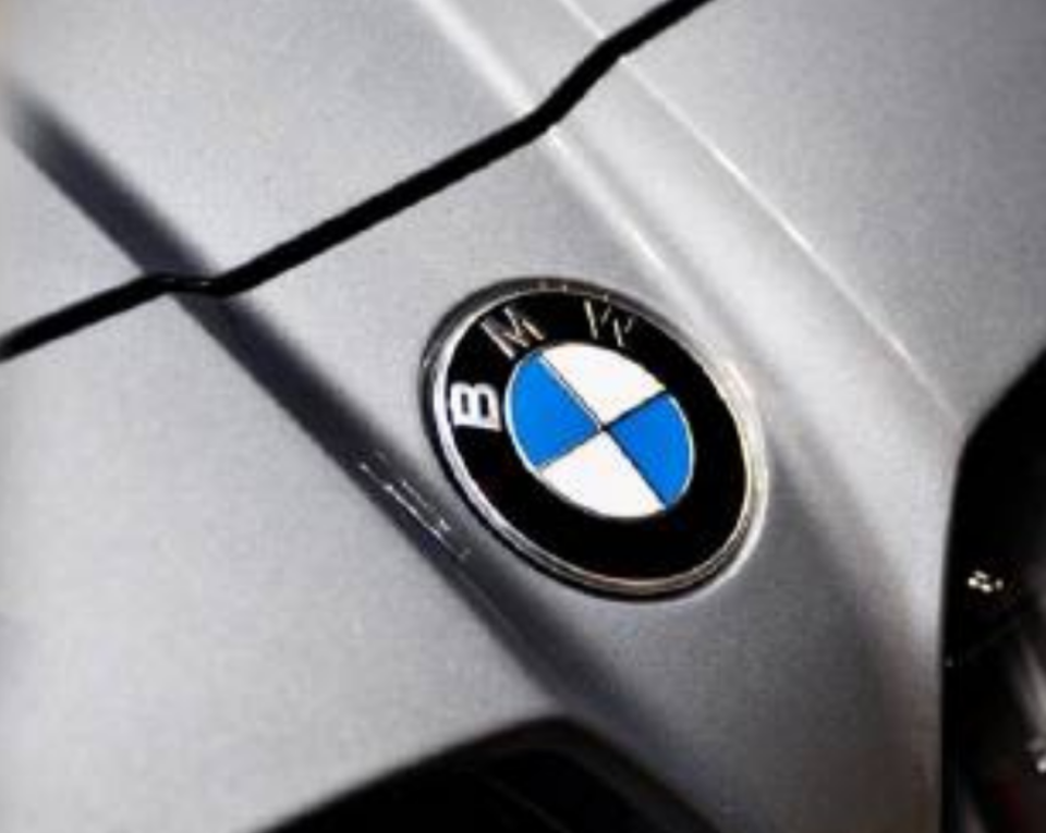 宝马下月起全面启用新Logo