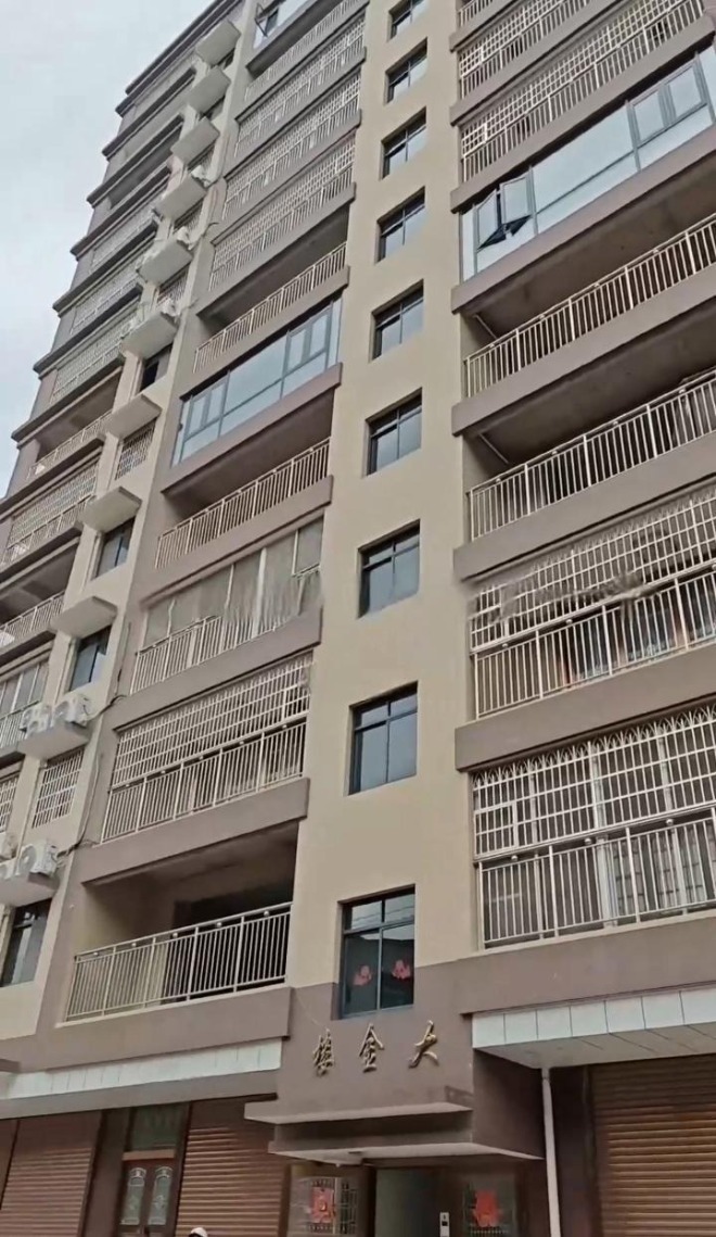 “一家人给自己盖了个小区”