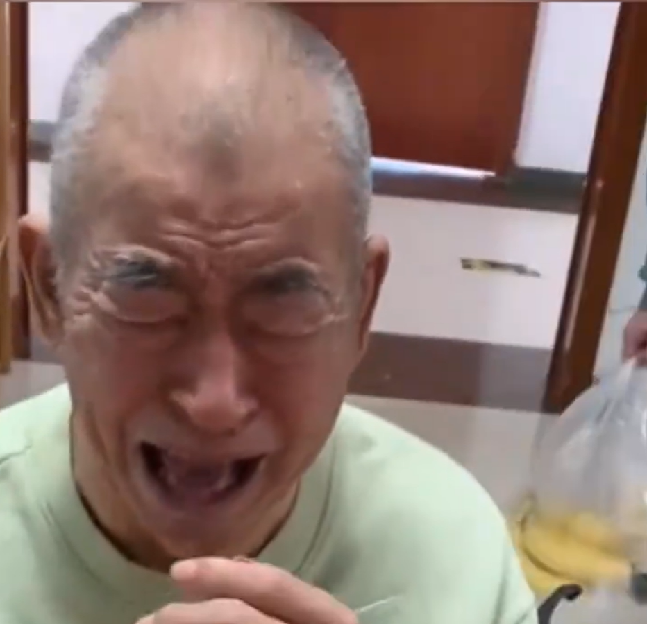 父母离婚姐妹俩时隔半年见面泪奔