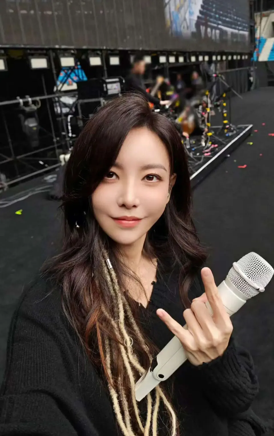 于文文演唱会上突然晕倒