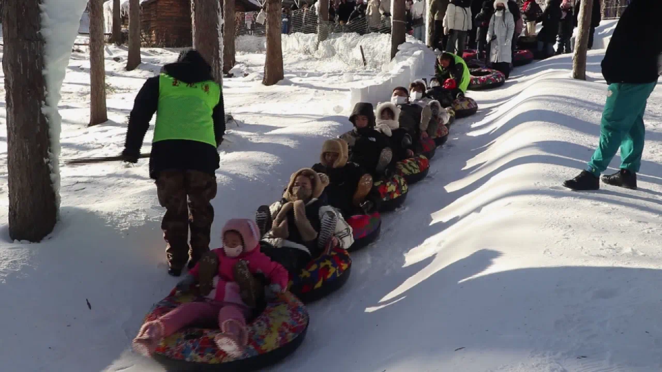 抚顺雪地“真人贪吃蛇”火了